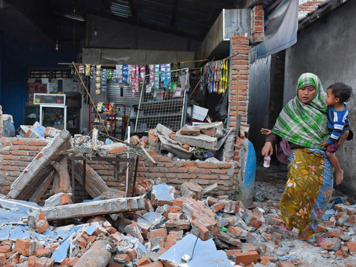 Massive earthquake hits Indonesia Photo Gallery - Sakshi8