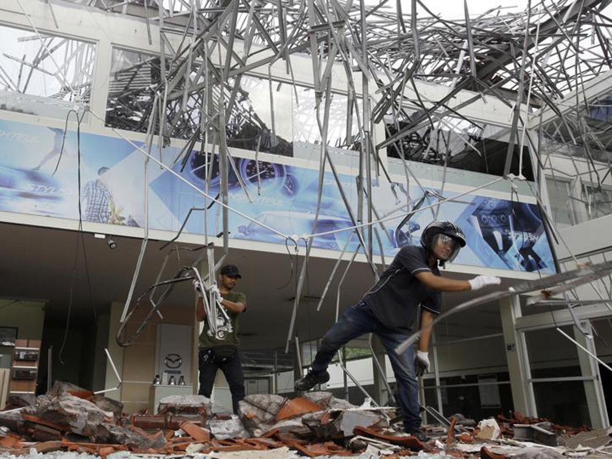 Massive earthquake hits Indonesia Photo Gallery - Sakshi9