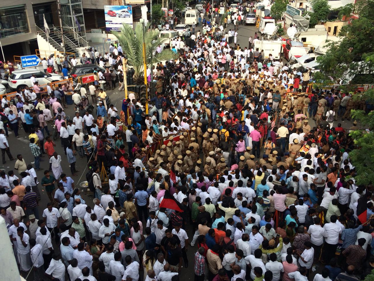  DMK supporters gather outside Kauvery Hospital Photo Gallery - Sakshi3