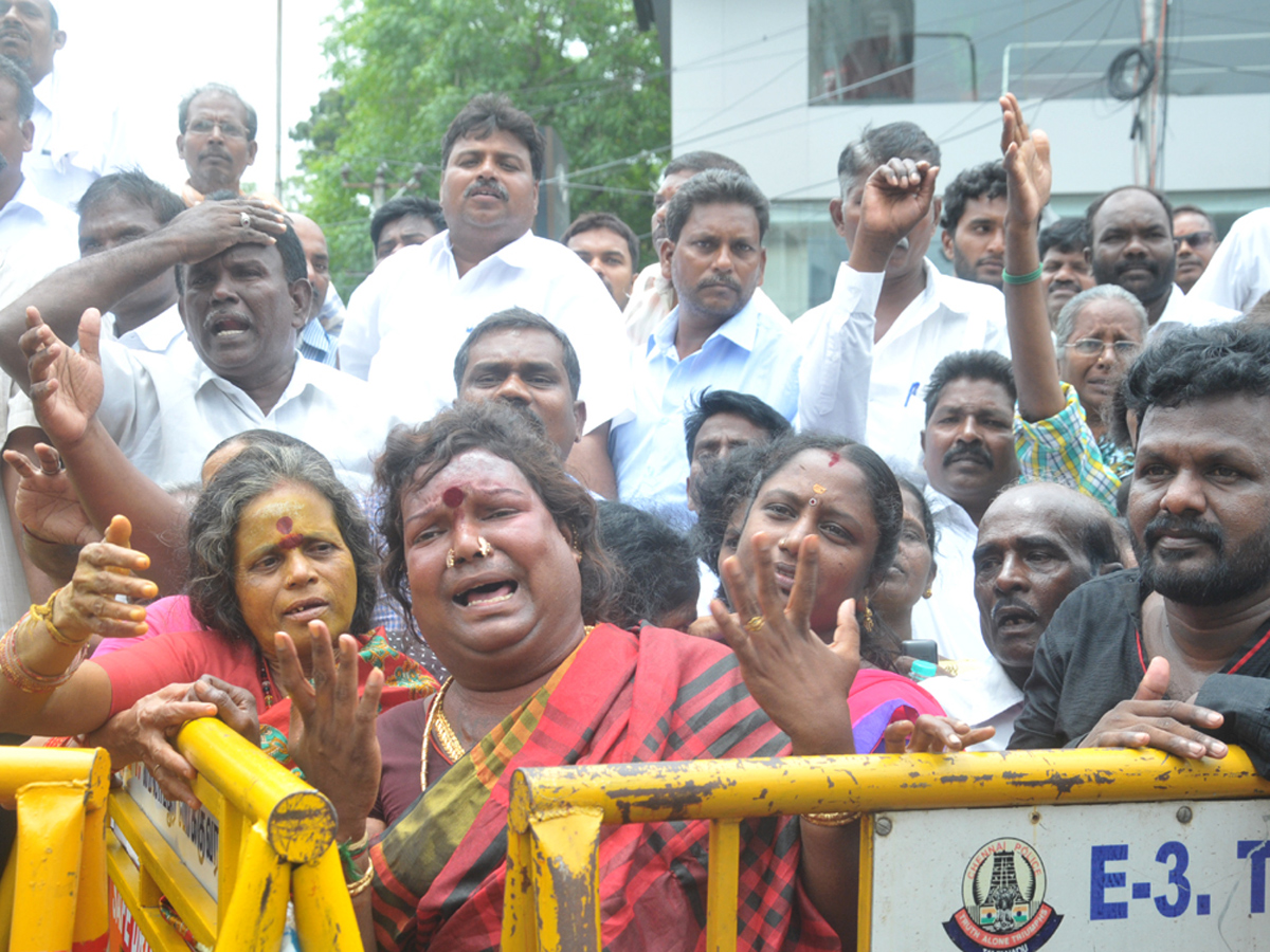  DMK supporters gather outside Kauvery Hospital Photo Gallery - Sakshi4