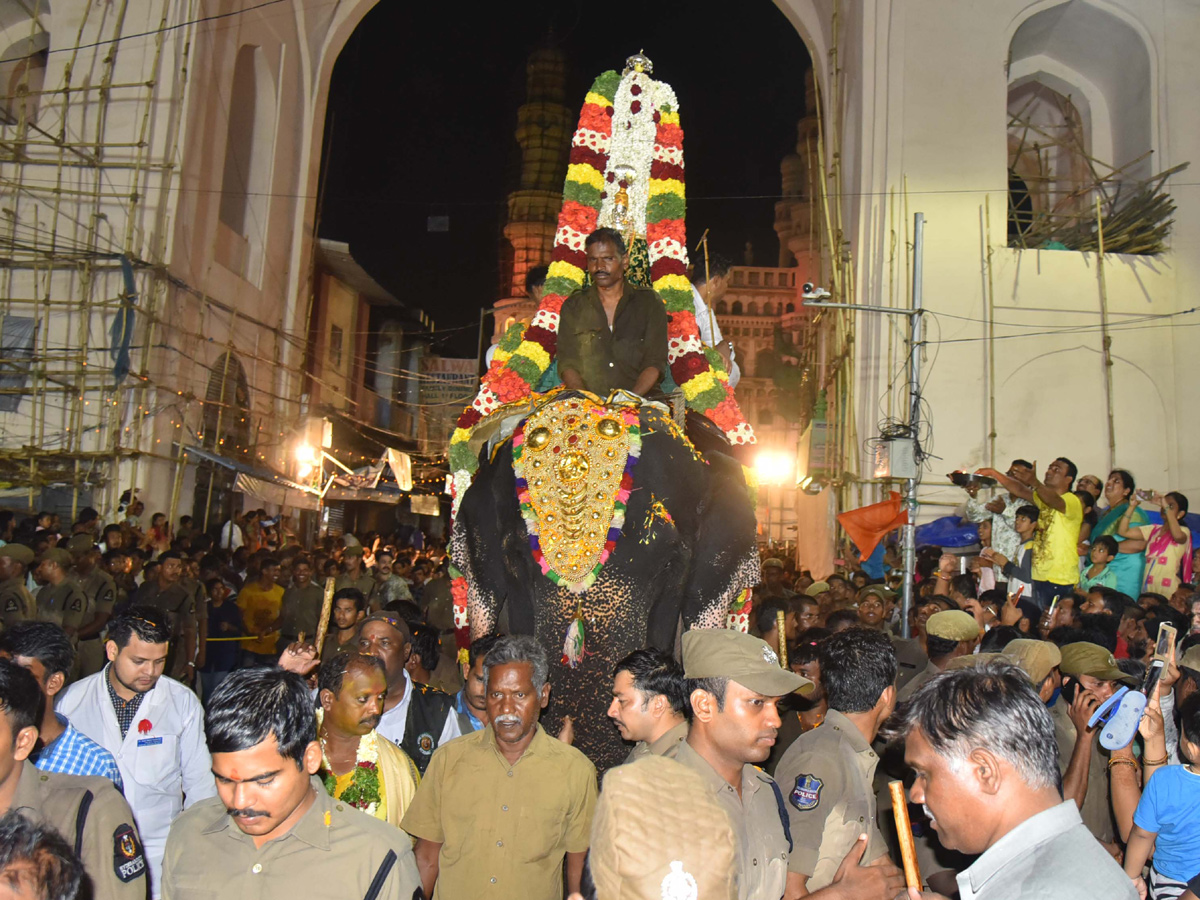 Lal Darwaza Mahankali Gatala Uregimpu Photo Gallery - Sakshi1