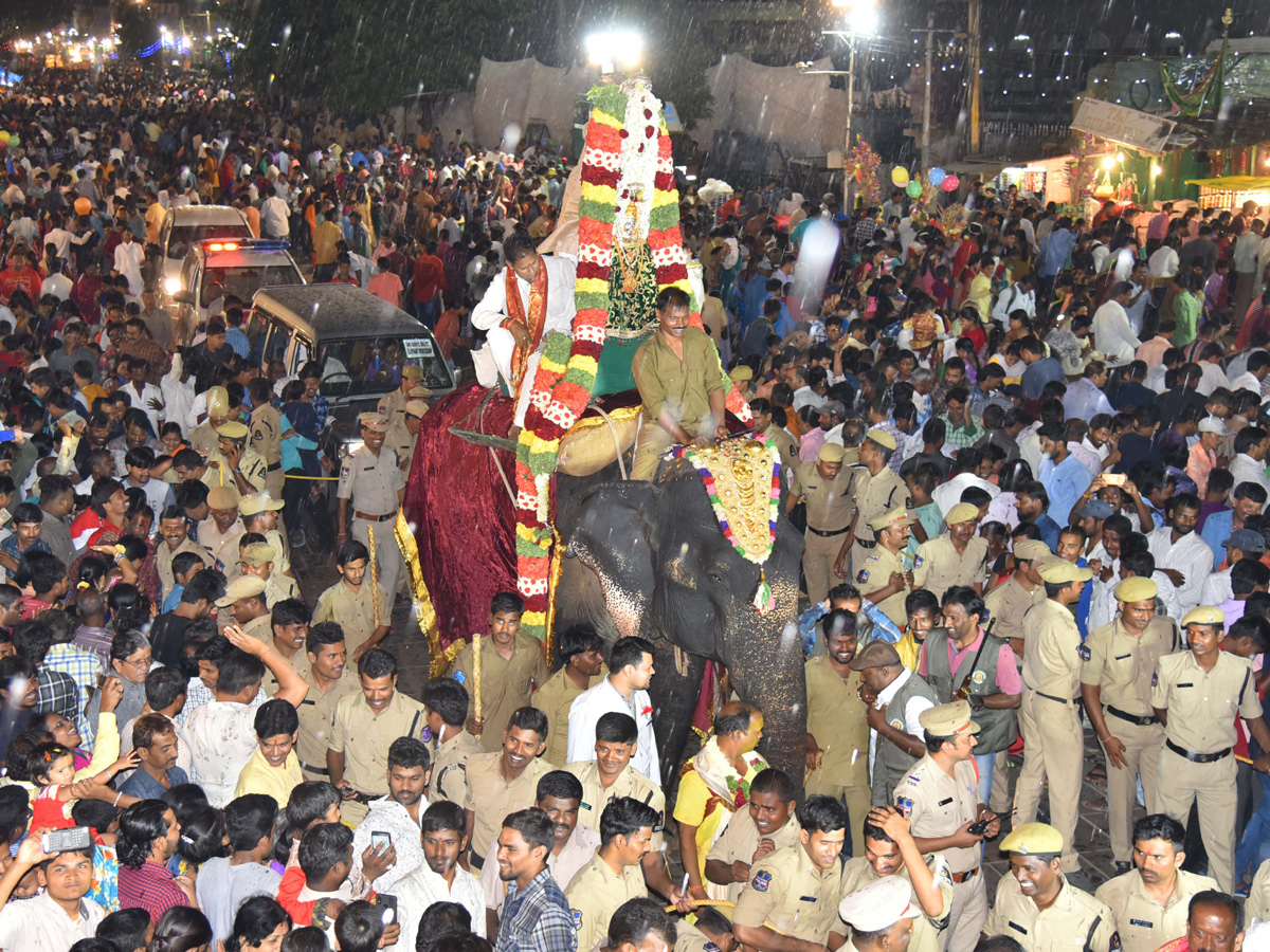 Lal Darwaza Mahankali Gatala Uregimpu Photo Gallery - Sakshi11