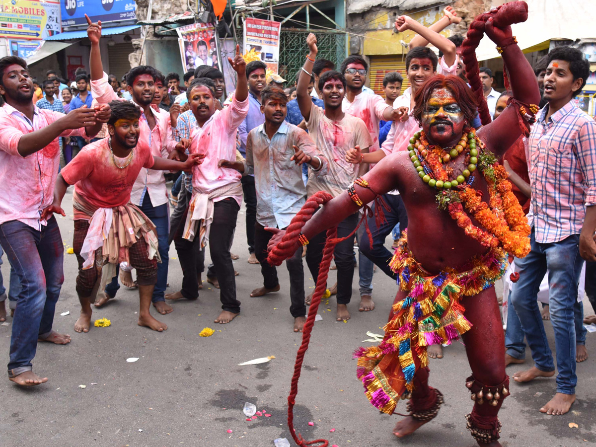 Lal Darwaza Mahankali Gatala Uregimpu Photo Gallery - Sakshi15