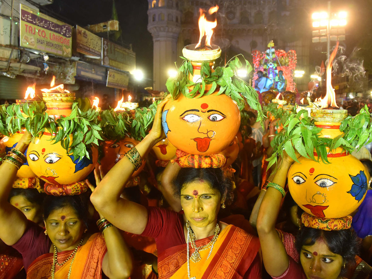 Lal Darwaza Mahankali Gatala Uregimpu Photo Gallery - Sakshi3