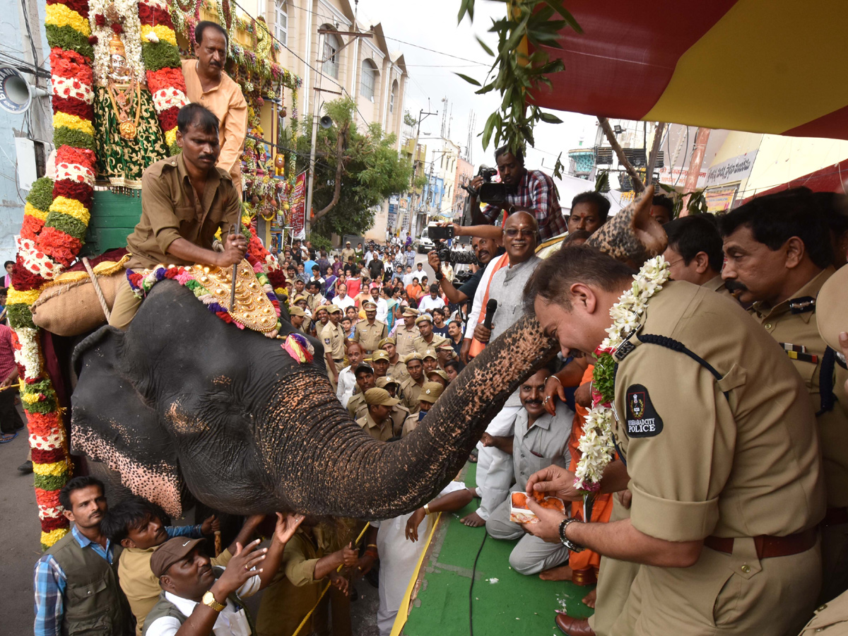 Lal Darwaza Mahankali Gatala Uregimpu Photo Gallery - Sakshi7