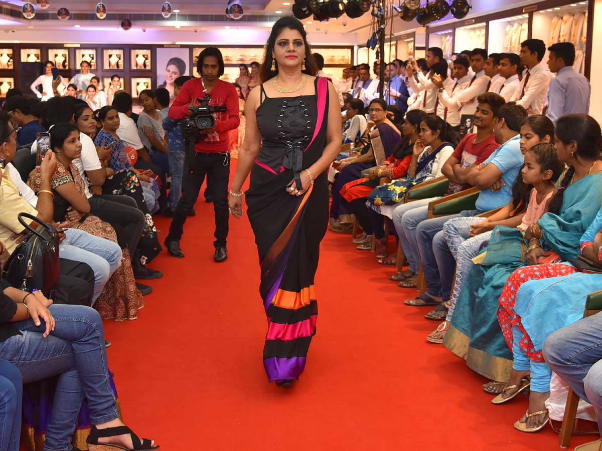 Mithali Raj at Joyalukkas fashion show Photo Gallery - Sakshi8