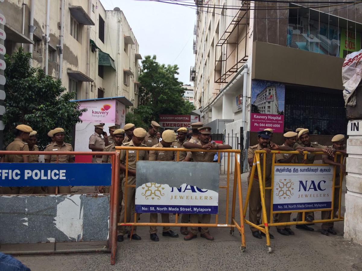  DMK supporters gather outside Kauvery Hospital Photo Gallery - Sakshi7