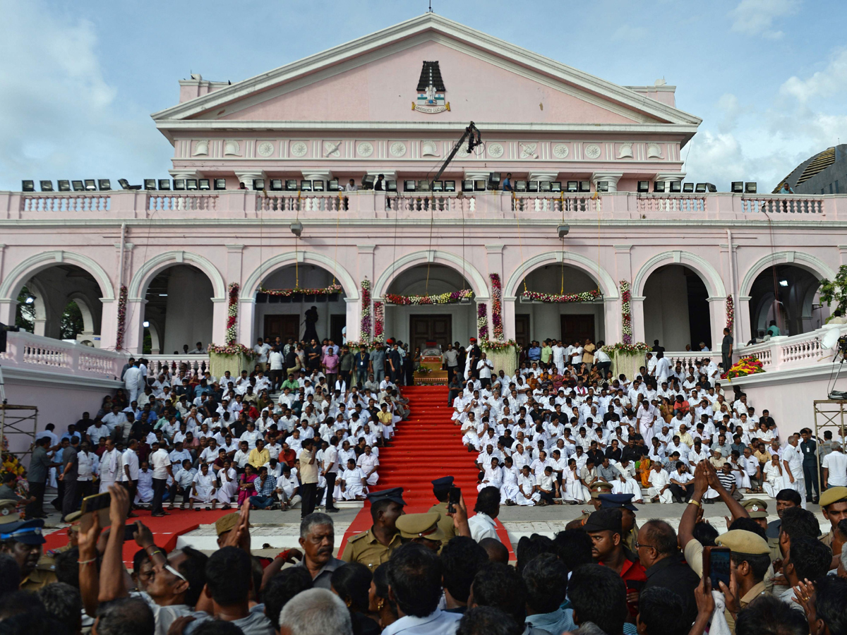 PM Modi pays tribute to Karunanidhi at Rajaji Hall Photo Gallery - Sakshi16