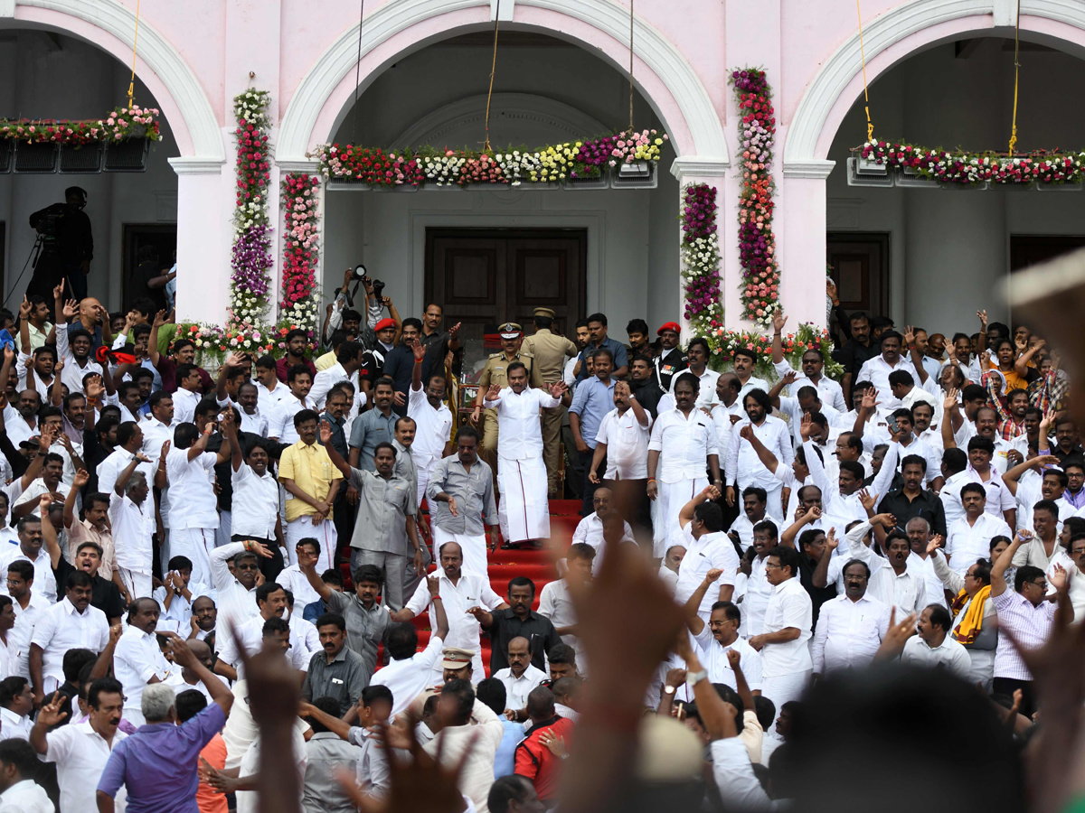 PM Modi pays tribute to Karunanidhi at Rajaji Hall Photo Gallery - Sakshi23