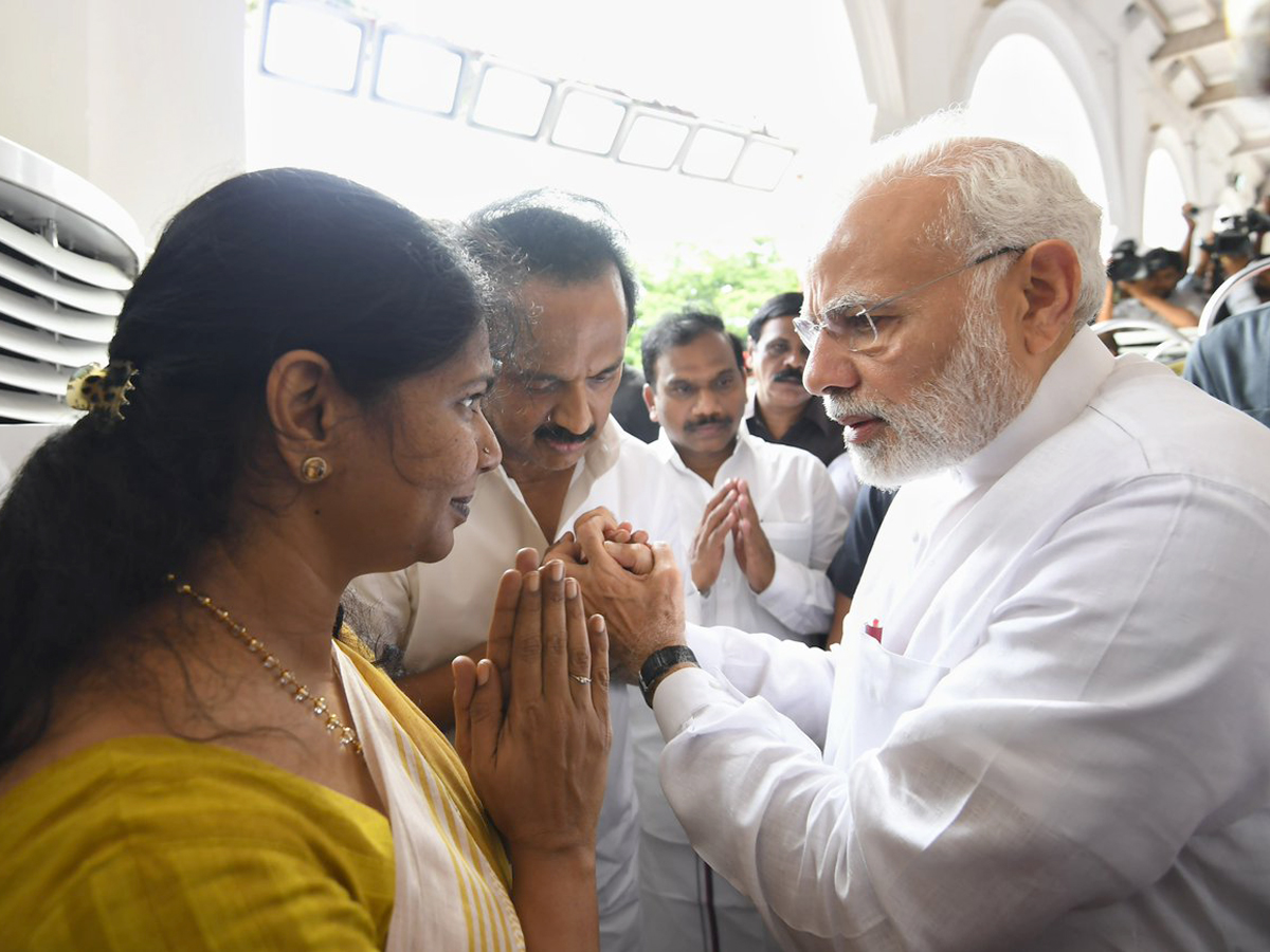 PM Modi pays tribute to Karunanidhi at Rajaji Hall Photo Gallery - Sakshi2