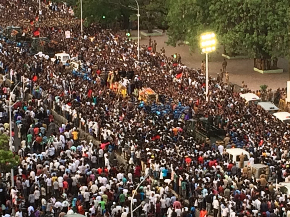 M Karunanidhi Final Rites Chennai Merina Beach Photo Gallery - Sakshi16