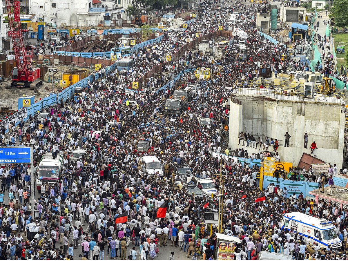 M Karunanidhi Final Rites Chennai Merina Beach Photo Gallery - Sakshi27