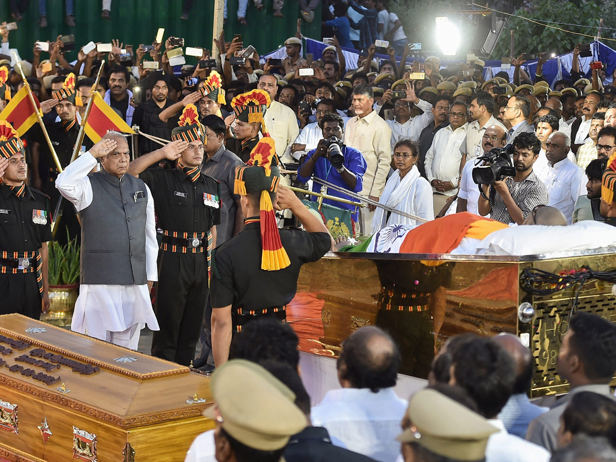 M Karunanidhi Final Rites Chennai Merina Beach Photo Gallery - Sakshi1