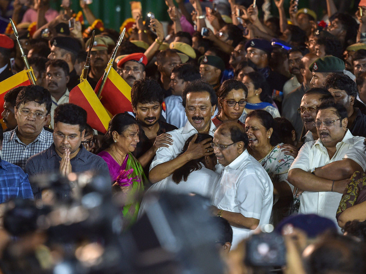 M Karunanidhi Final Rites Chennai Merina Beach Photo Gallery - Sakshi3