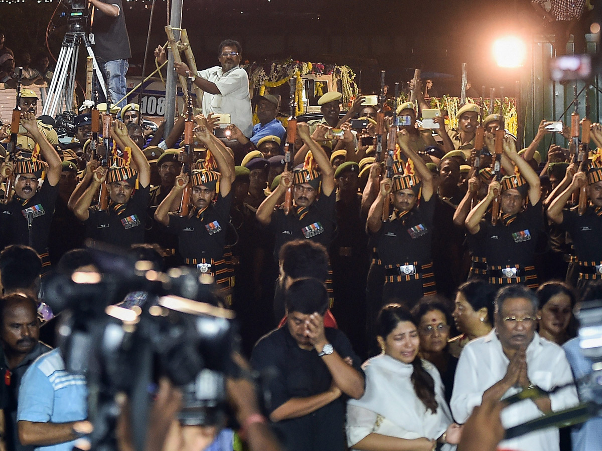 M Karunanidhi Final Rites Chennai Merina Beach Photo Gallery - Sakshi2