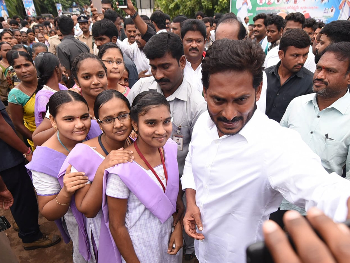 YS Jagan PrajaSankalpaYatra Day 233 Photo Gallery - Sakshi11