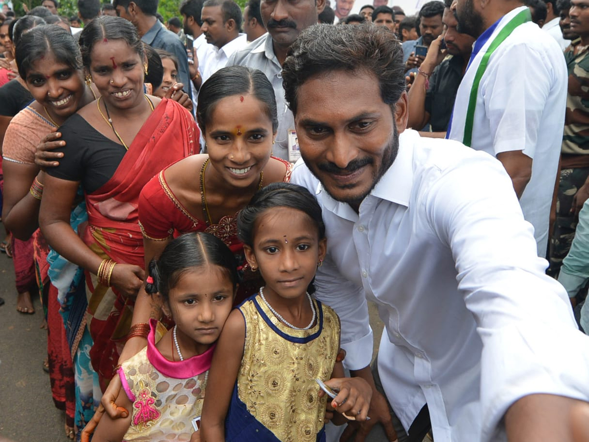 YS Jagan PrajaSankalpaYatra Day 233 Photo Gallery - Sakshi2