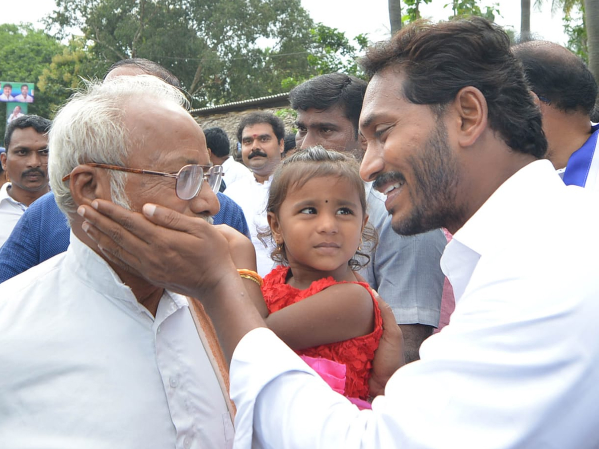 YS Jagan PrajaSankalpaYatra Day 233 Photo Gallery - Sakshi4