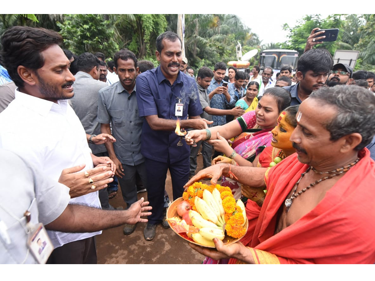 YS Jagan PrajaSankalpaYatra Day 233 Photo Gallery - Sakshi5