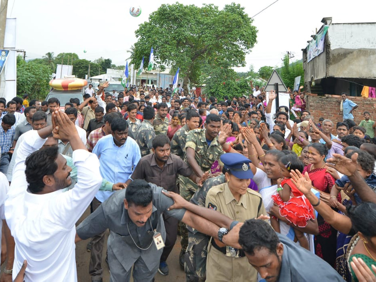 YS Jagan PrajaSankalpaYatra Day 233 Photo Gallery - Sakshi6