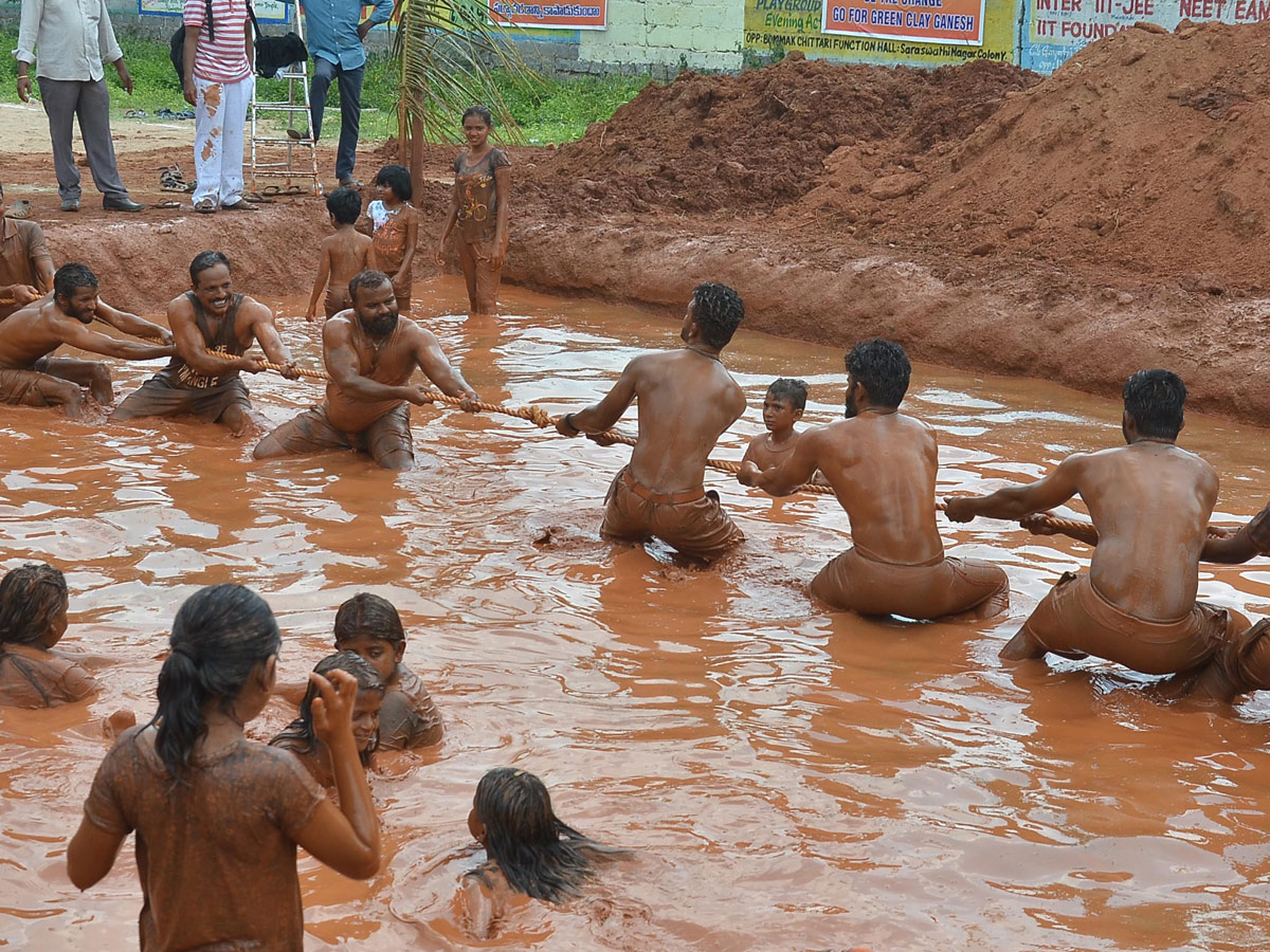 Boduppal hanumaan tepul vadha mud festival Photo Gallery - Sakshi17