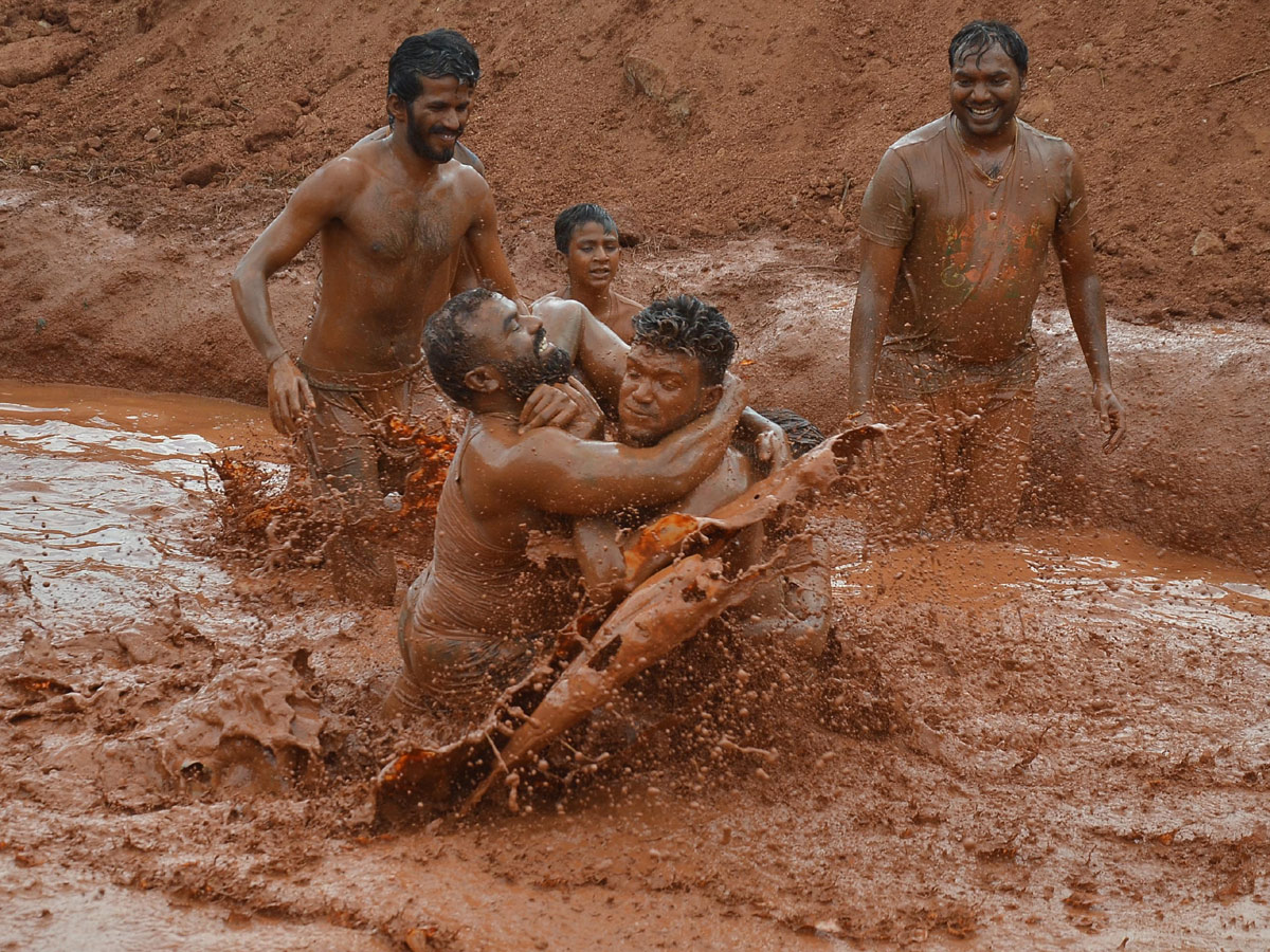 Boduppal hanumaan tepul vadha mud festival Photo Gallery - Sakshi18