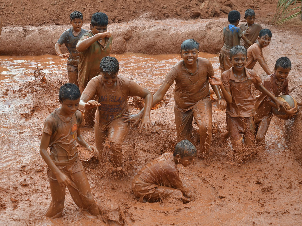 Boduppal hanumaan tepul vadha mud festival Photo Gallery - Sakshi3