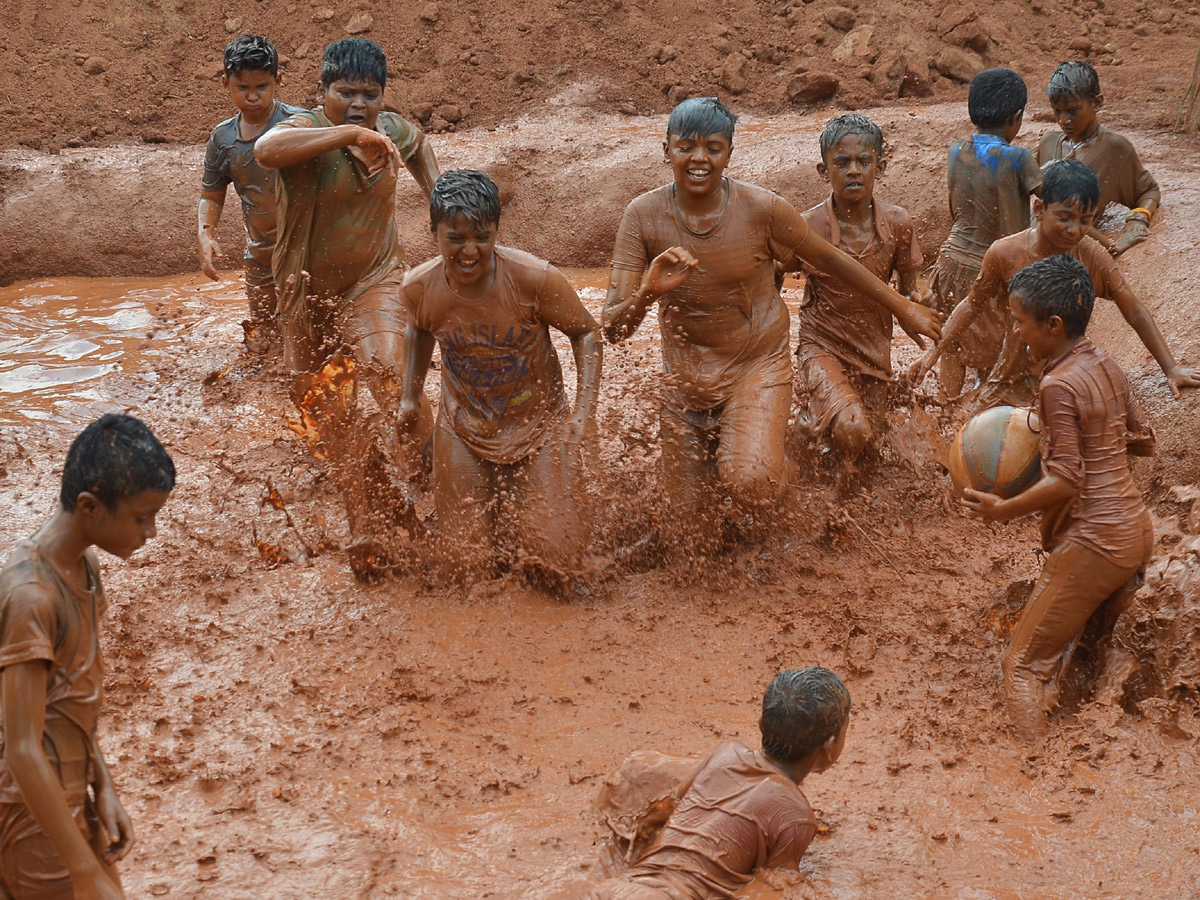 Boduppal hanumaan tepul vadha mud festival Photo Gallery - Sakshi4