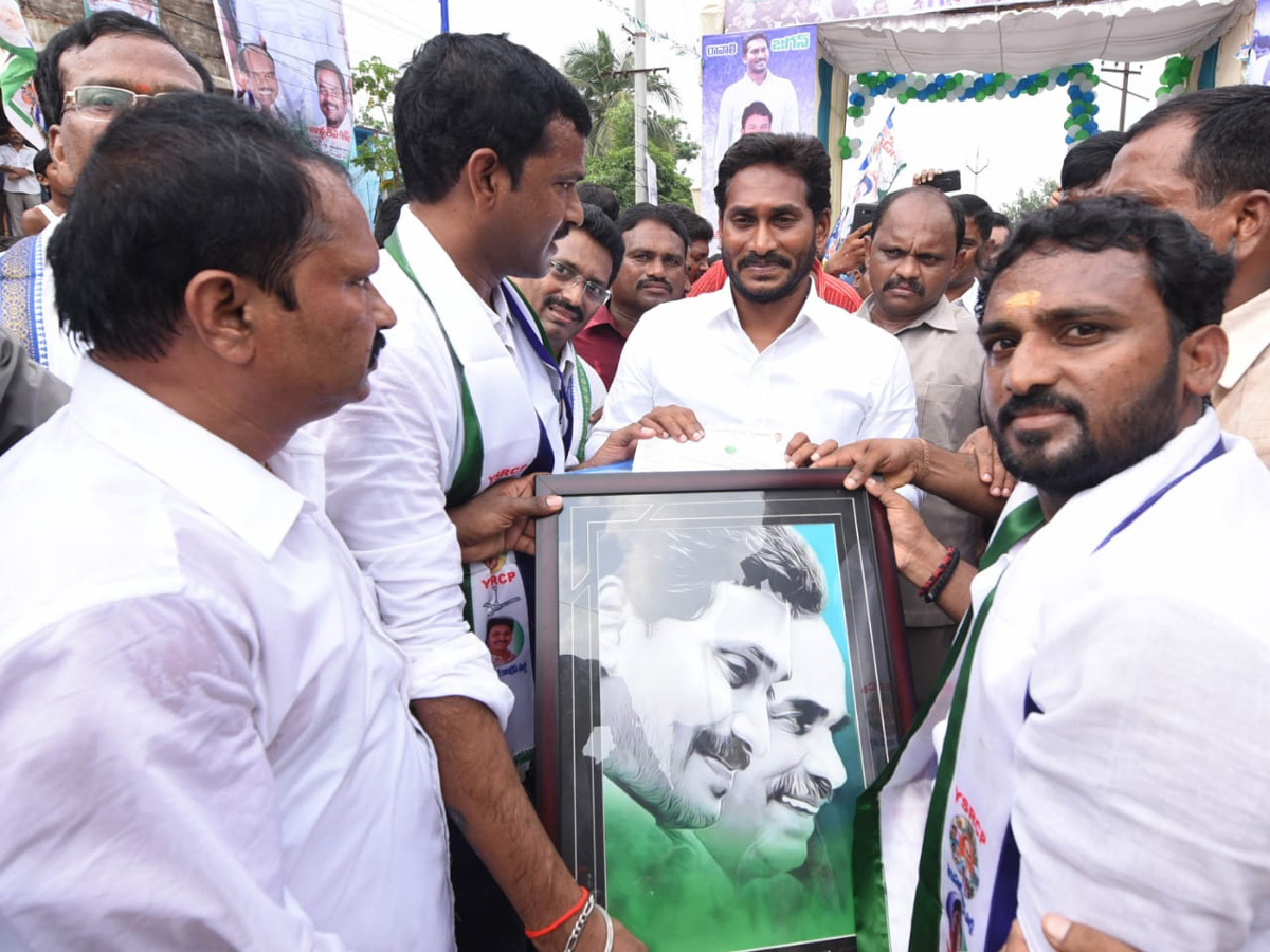 YS jagan padayatra in Visakhapatnam photo gallery  - Sakshi3