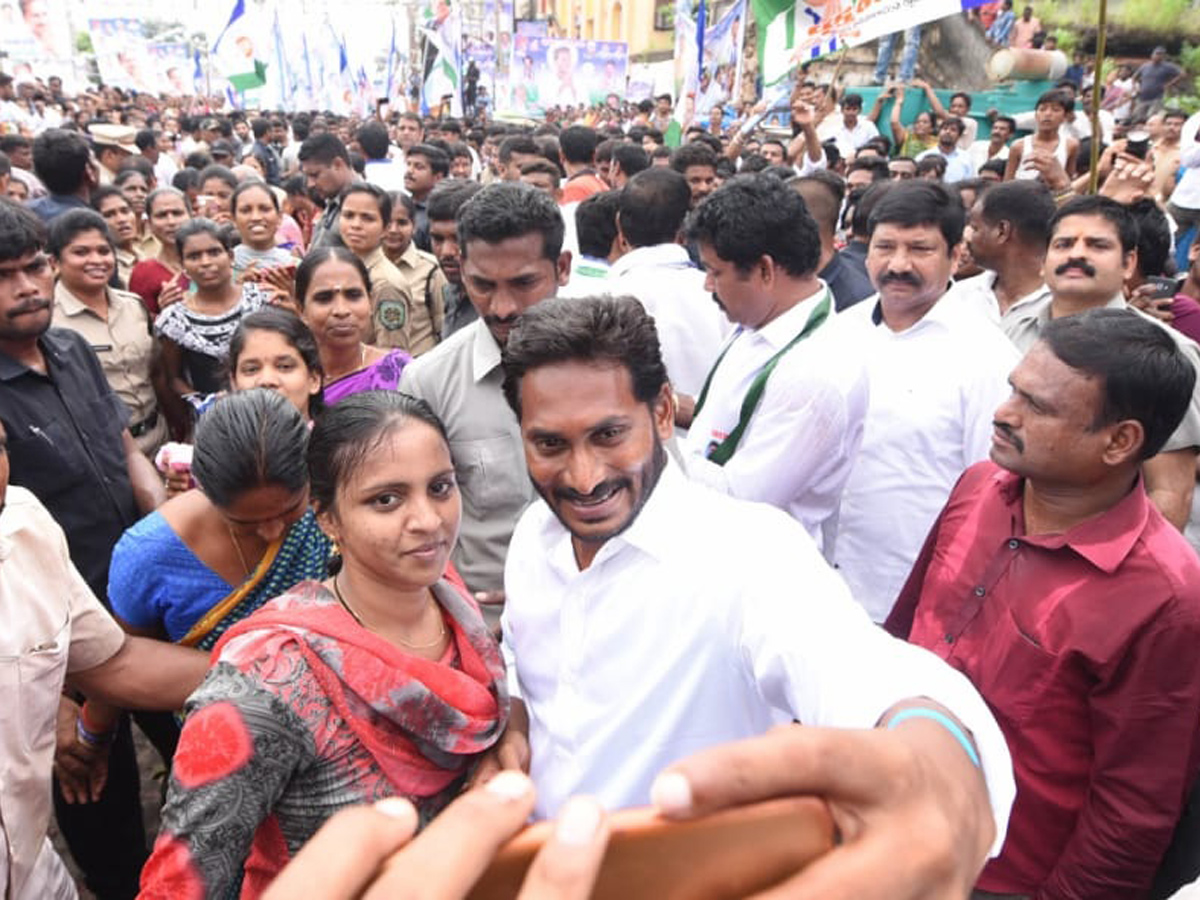 YS jagan padayatra in Visakhapatnam photo gallery  - Sakshi4