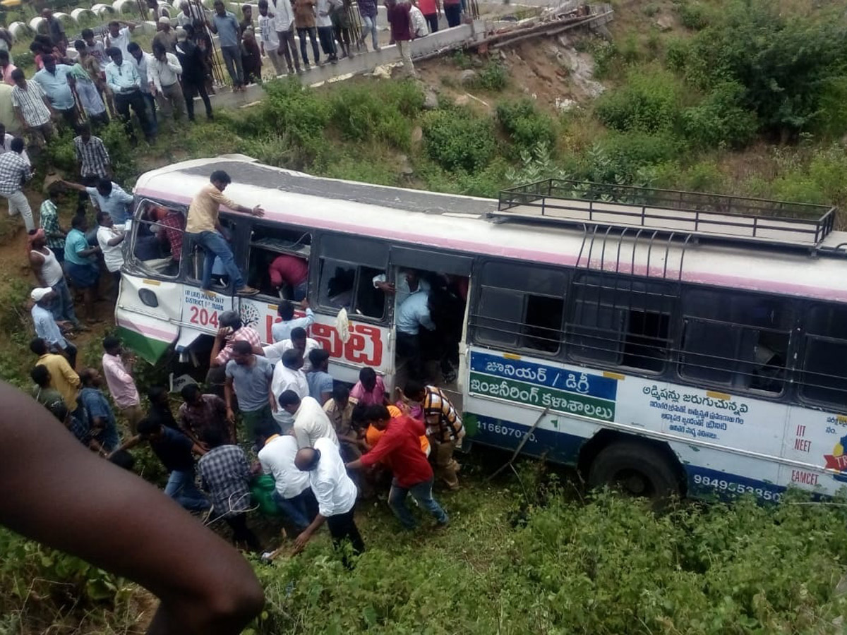 RTC Bus Accident In Kondagattu Ghat Road Photo Gallery - Sakshi4