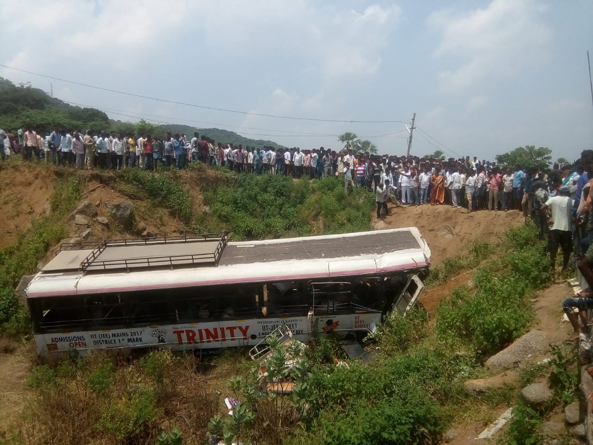 RTC Bus Accident In Kondagattu Ghat Road Photo Gallery - Sakshi6