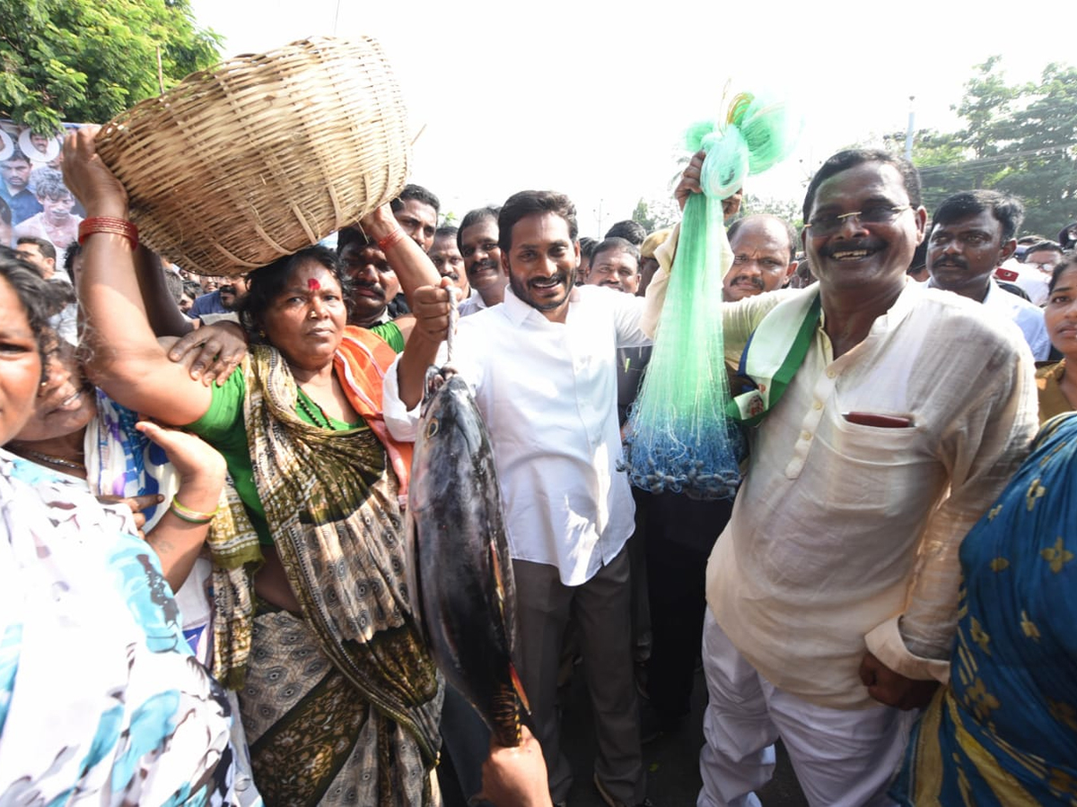 YS Jagan PrajaSankalpaYatra Day 261 Photo Gallery - Sakshi1