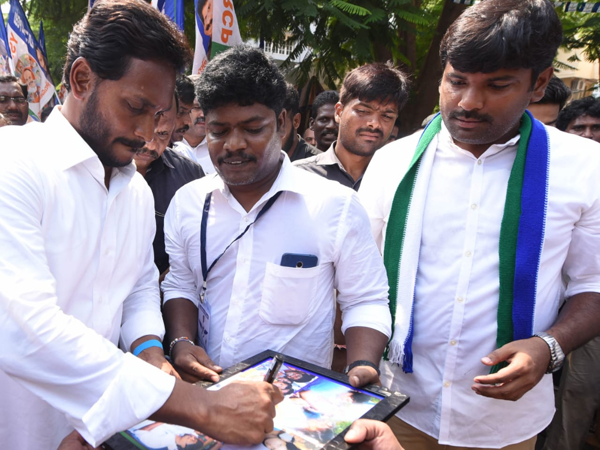 YS Jagan PrajaSankalpaYatra Day 261 Photo Gallery - Sakshi11