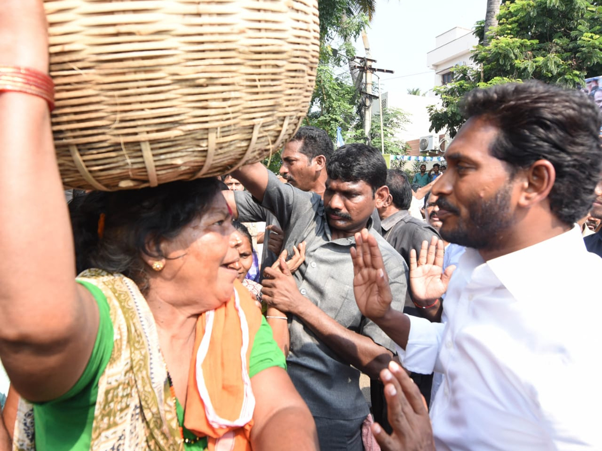 YS Jagan PrajaSankalpaYatra Day 261 Photo Gallery - Sakshi15