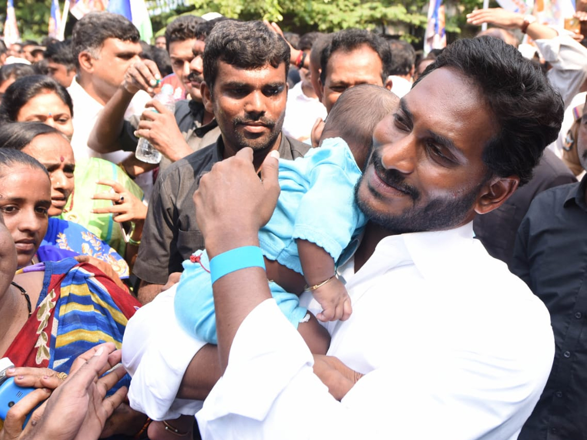 YS Jagan PrajaSankalpaYatra Day 261 Photo Gallery - Sakshi3