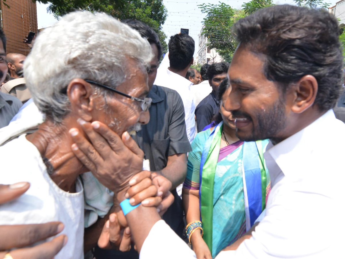 YS Jagan PrajaSankalpaYatra Day 261 Photo Gallery - Sakshi18