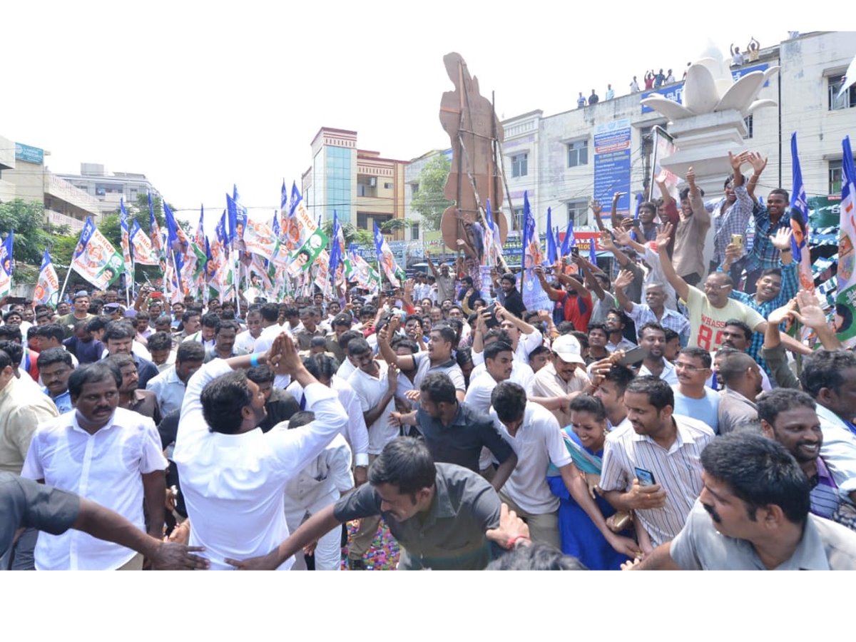 YS Jagan PrajaSankalpaYatra Day 261 Photo Gallery - Sakshi22