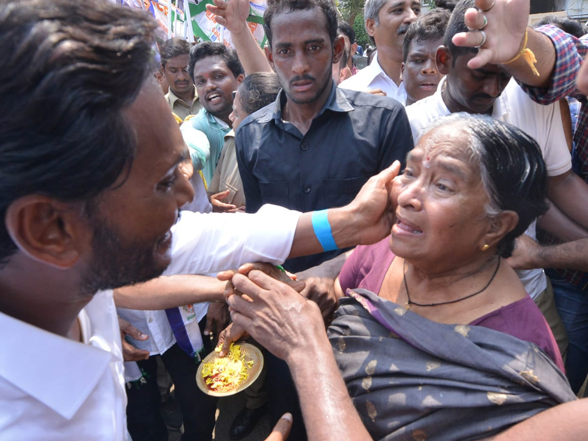 YS Jagan PrajaSankalpaYatra Day 261 Photo Gallery - Sakshi27