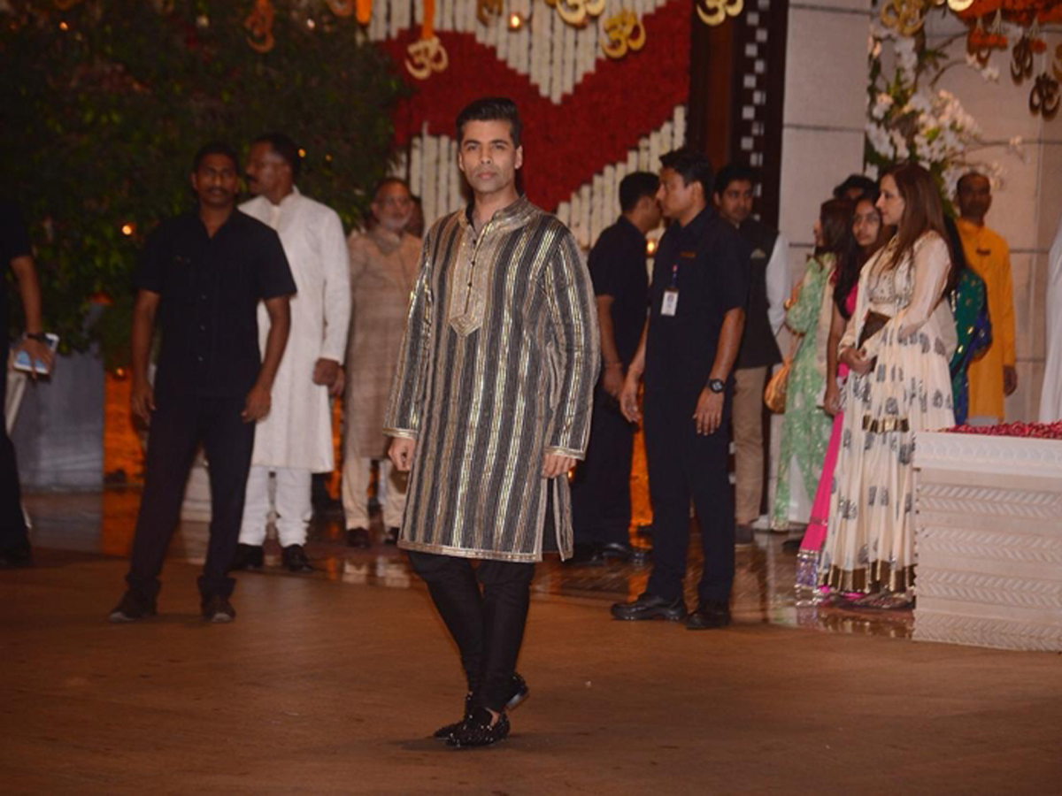 Ganesh Chaturthi Party at Mukesh Ambani House Photo Gallery - Sakshi11