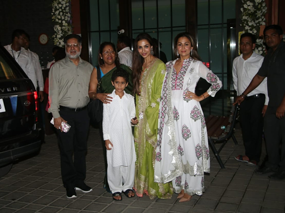 Ganesh Chaturthi Party at Mukesh Ambani House Photo Gallery - Sakshi12