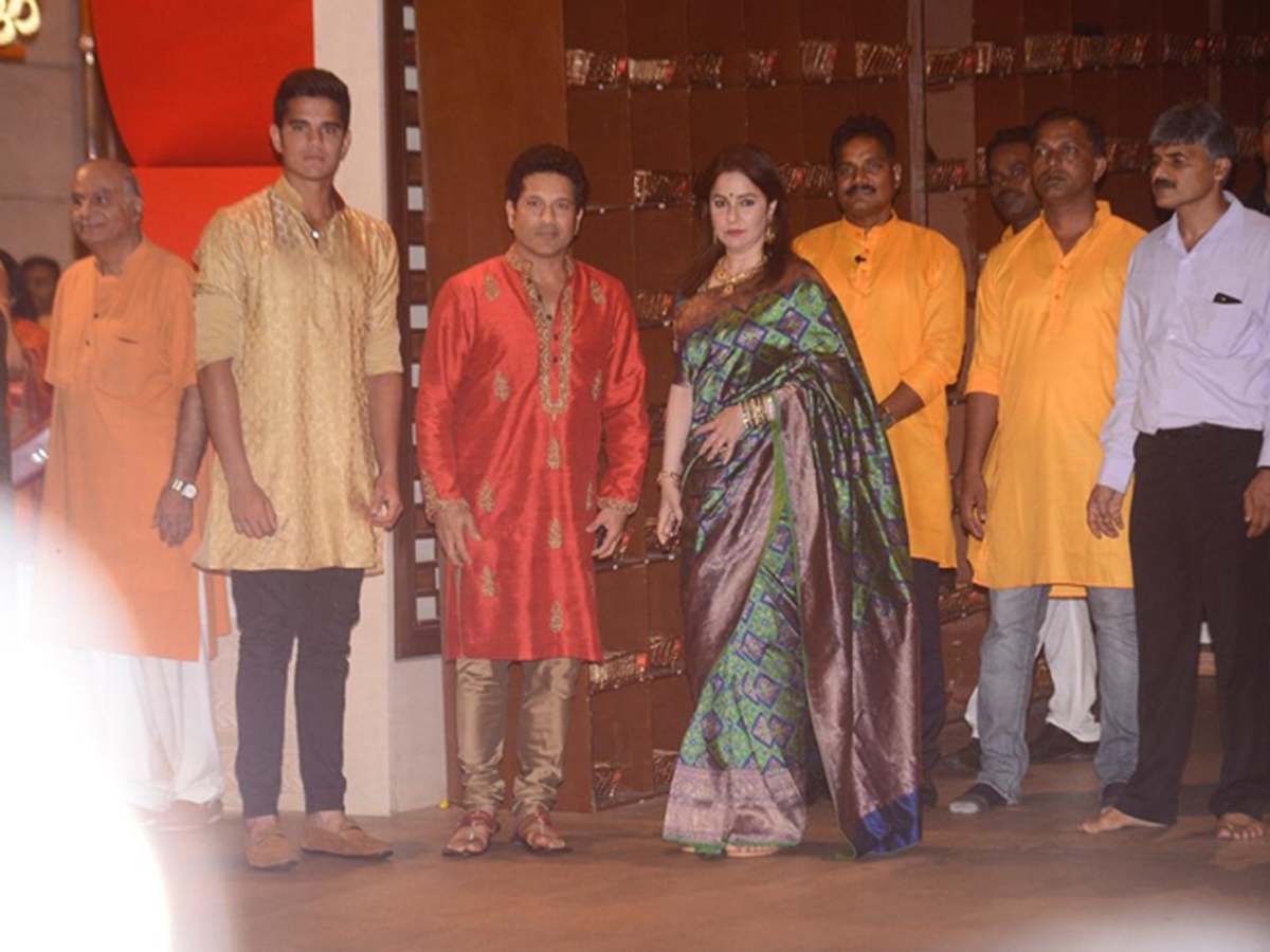 Ganesh Chaturthi Party at Mukesh Ambani House Photo Gallery - Sakshi5