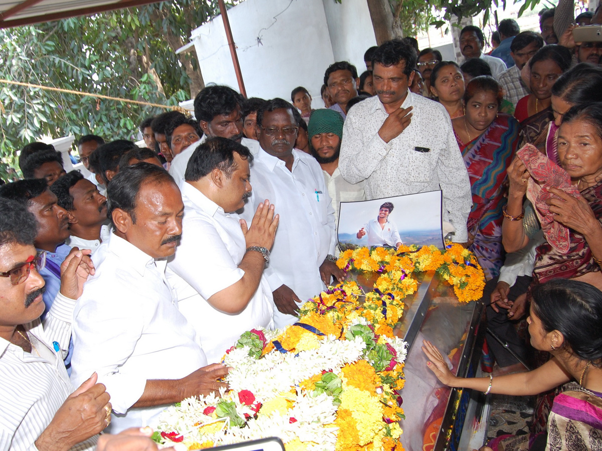 pranay perumalla funeral in miryalaguda - Sakshi8