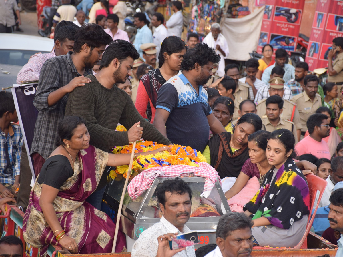 pranay perumalla funeral in miryalaguda - Sakshi9