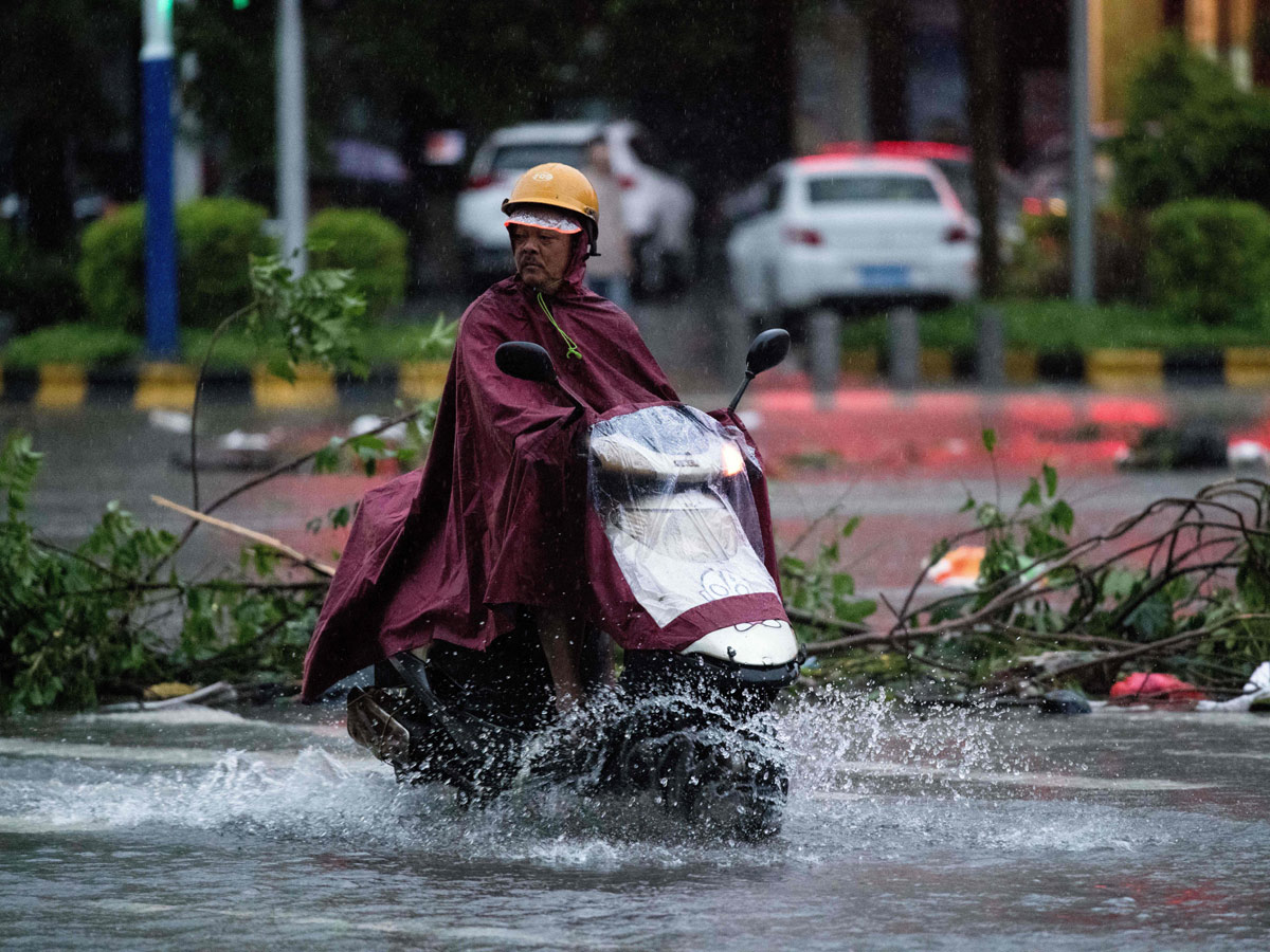 Typhoon Mangkhut hits China Photo Gallery - Sakshi14