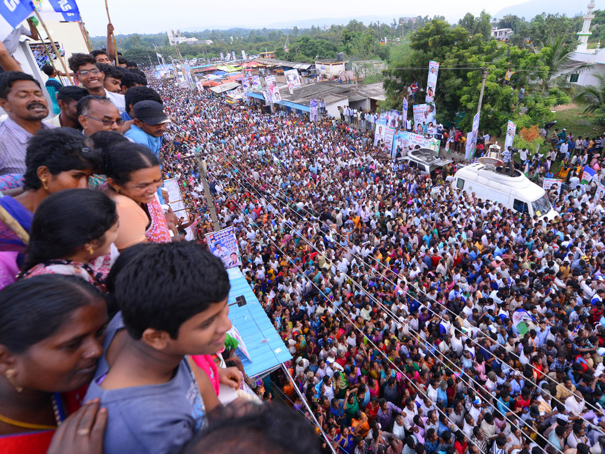 YS jagan padayatra at Visakhapatnam photo gallery - Sakshi14