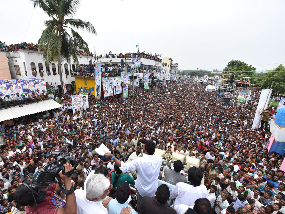 YS jagan padayatra at Visakhapatnam photo gallery - Sakshi2