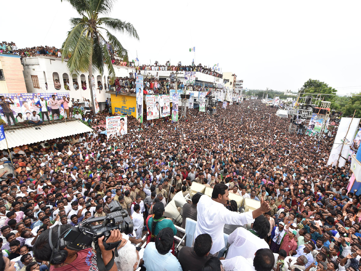 YS jagan padayatra at Visakhapatnam photo gallery - Sakshi5