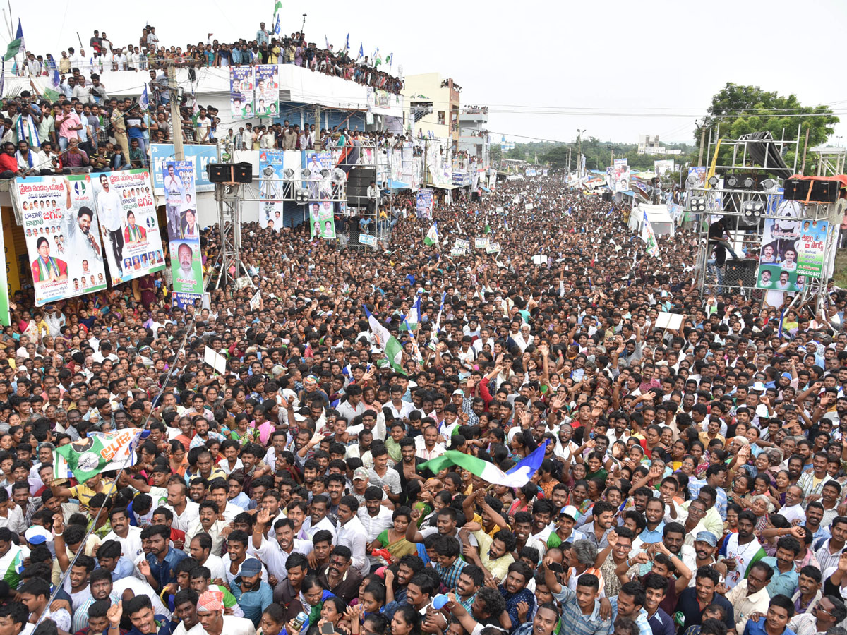 YS jagan padayatra at Visakhapatnam photo gallery - Sakshi7