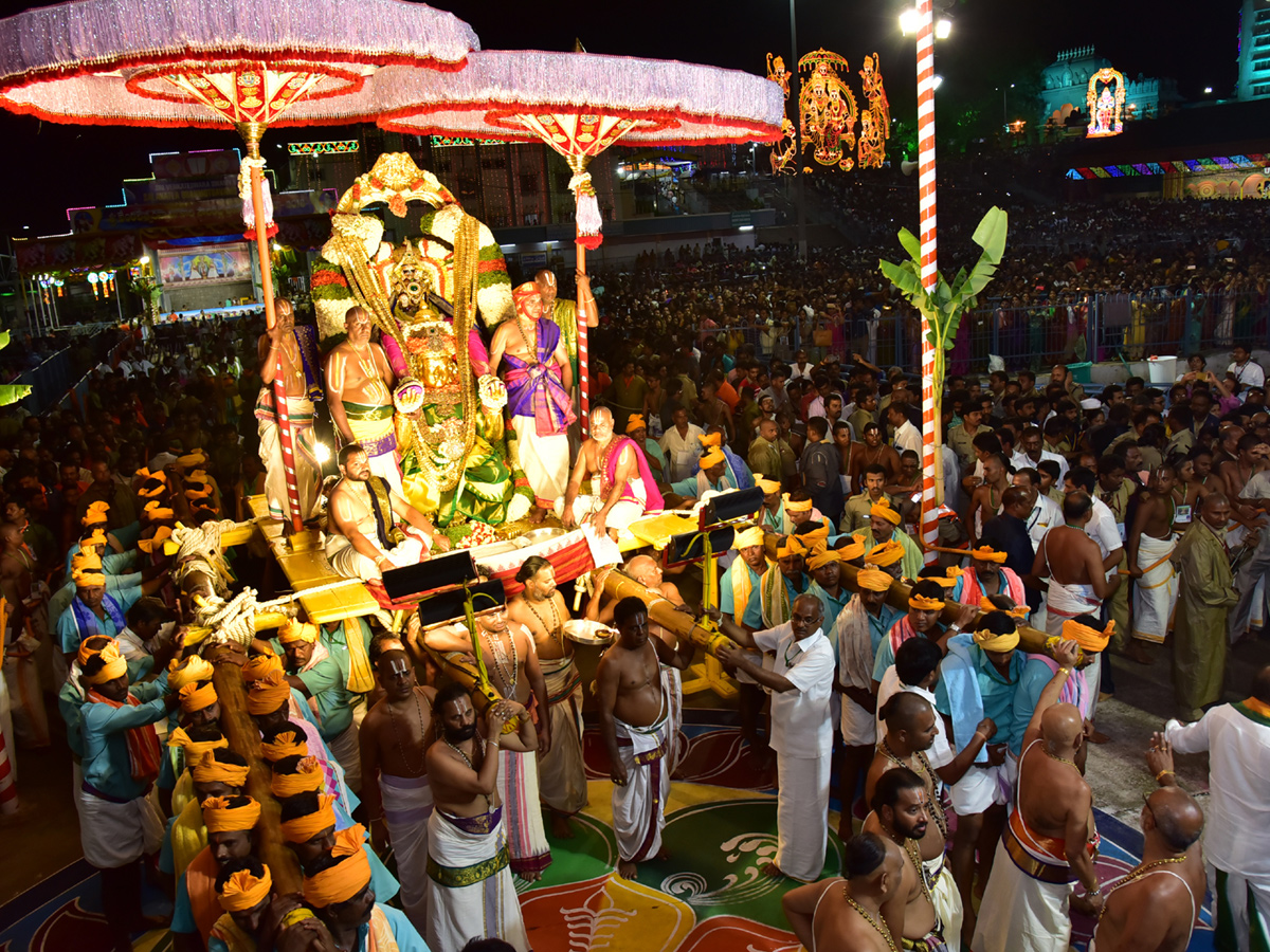 Srivari Garuda Vahana Seva in Tirumala Photo Gallery - Sakshi1